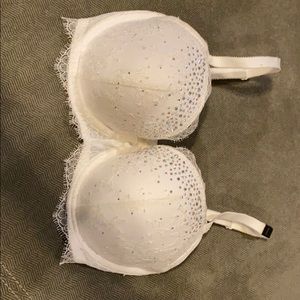 Victoria’s Secret dream angels lined Demi bra